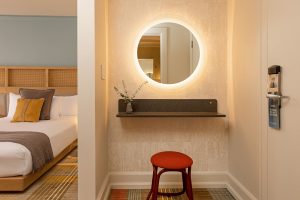 Hotel Andra Make Up Vanity