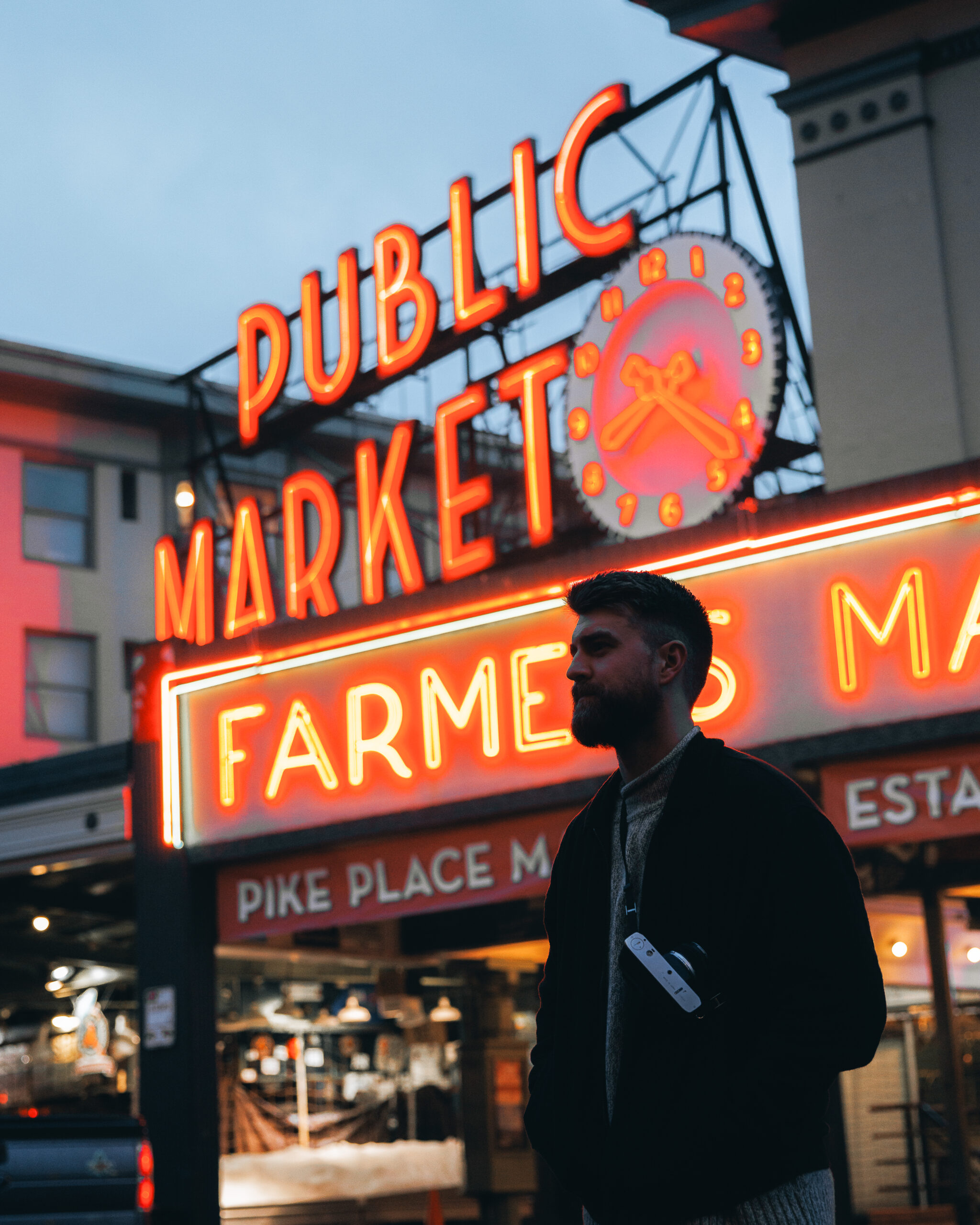Solstice Rate 2- MM edit Pike Place Market neon sign at dusk near Hotel Ändra Seattle – MGallery Collection
