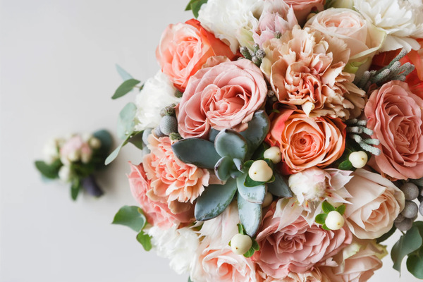 Elegant mixed floral arrangement with roses and eucalyptus for Hotel Ändra room enhancements